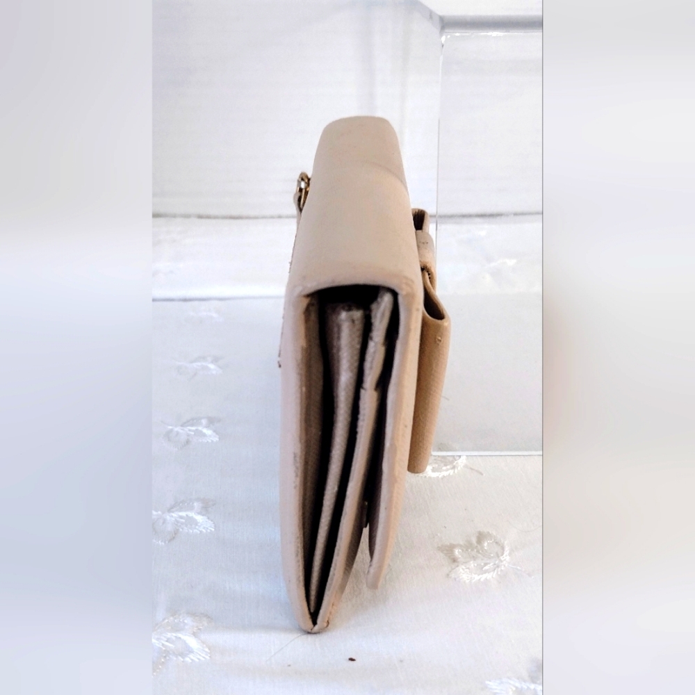 Prada Beige Leather Bow Wallet - Picture 4 of 10